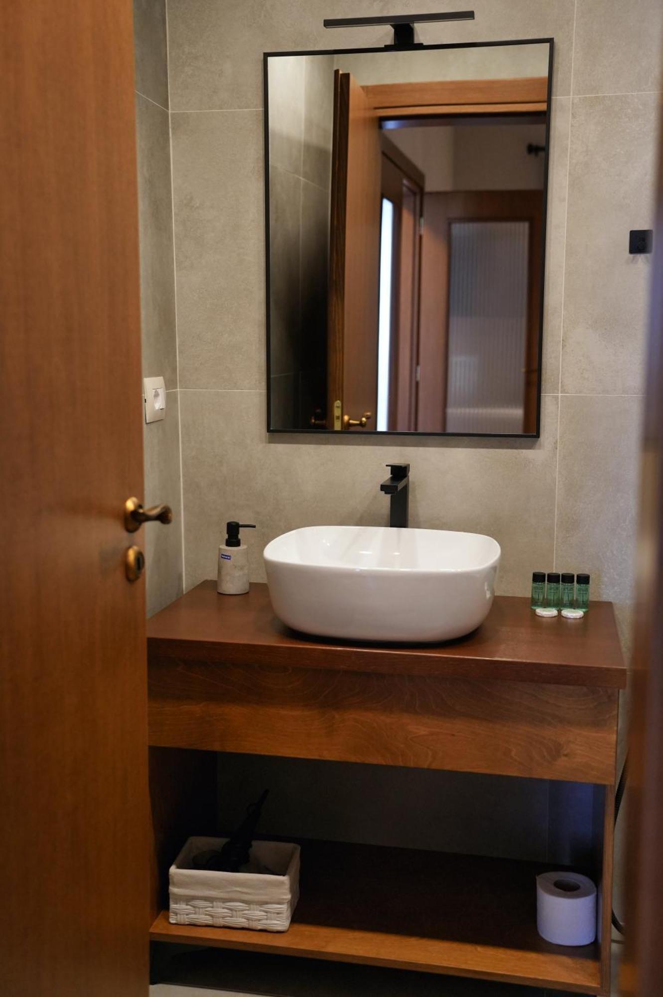 Castlefront Apartamento Gjirokastër
