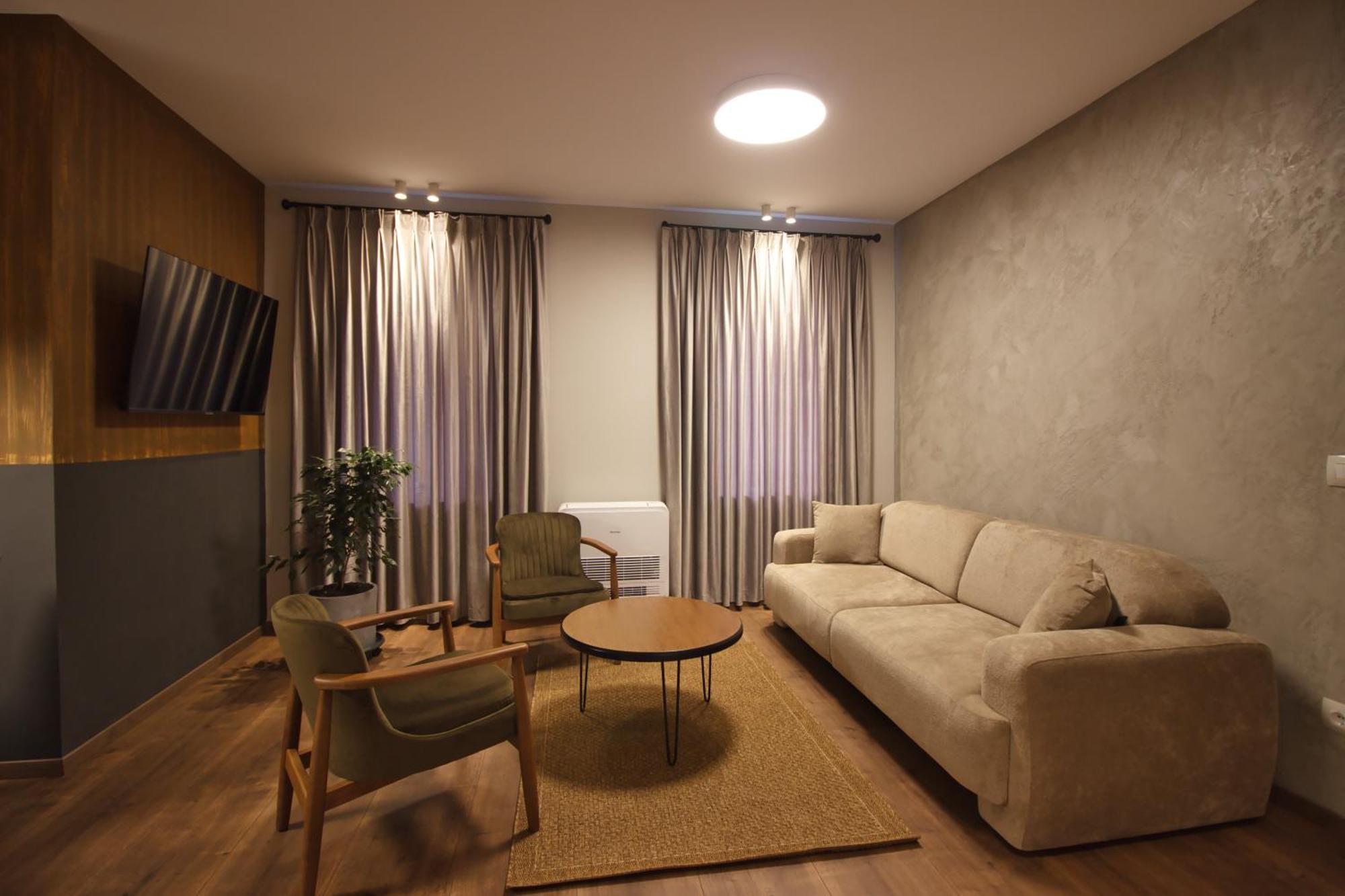 Castlefront Apartamento Gjirokastër